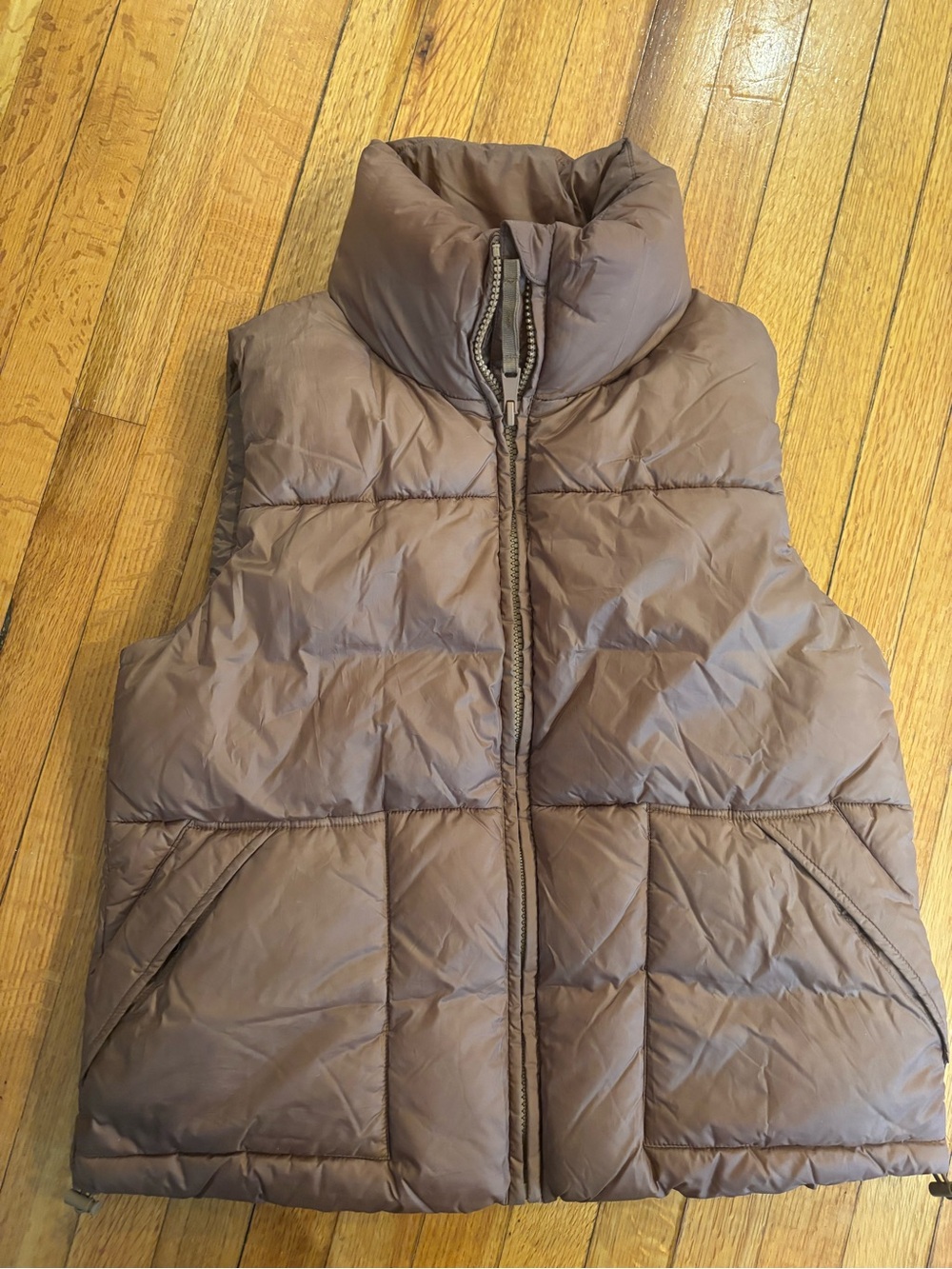GAP Women’s Quilted Puffer Vest - Sz Medium